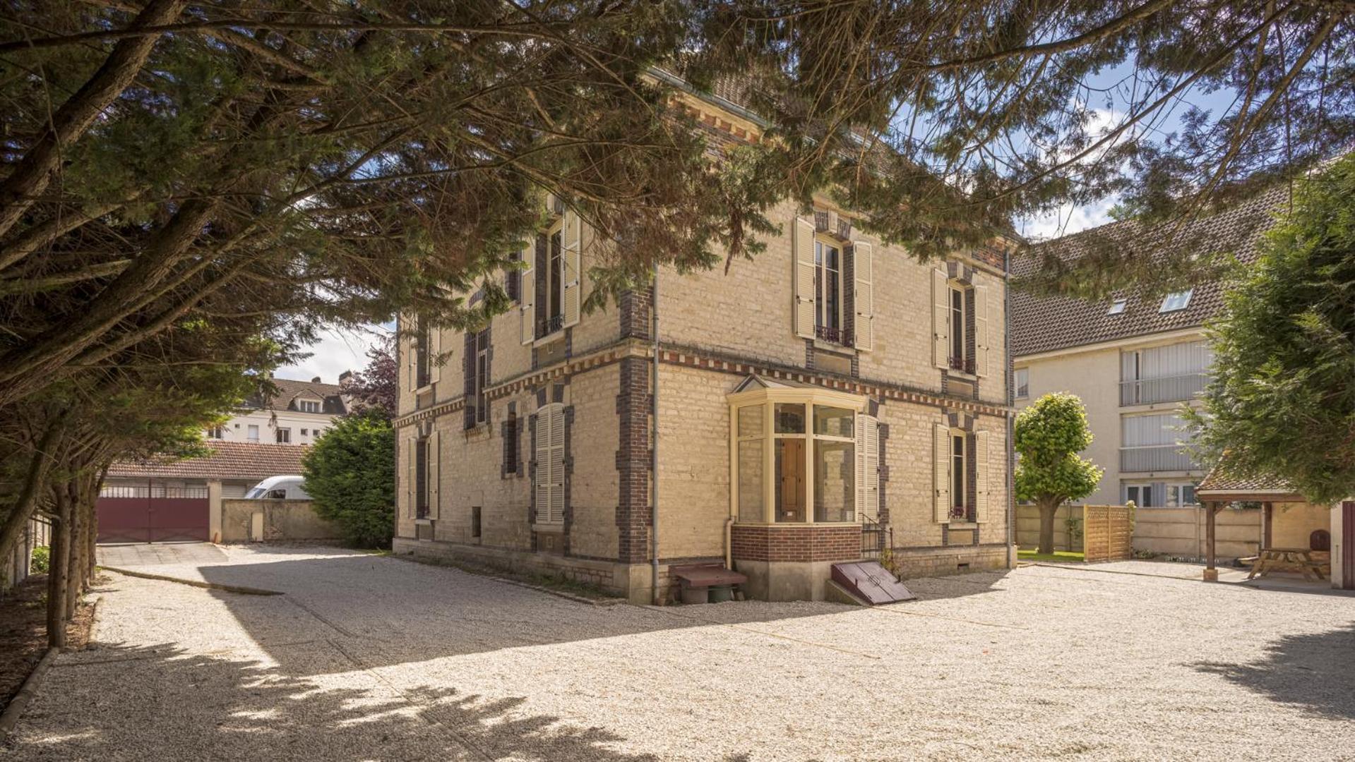 Bonappart 12 - Charme Napoleonien & Confort Troyes Exterior photo